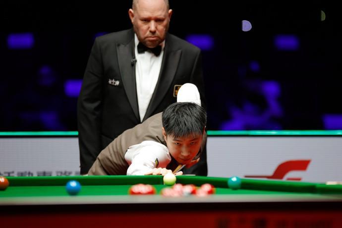 历史首次!赵心童、周跃龙惊险晋级,国手包揽斯诺克世界大奖赛4强