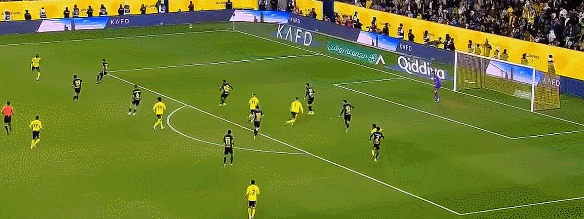 一场1-0改变争冠形势：前2差5分，C罗队内评分最低：7射门0球