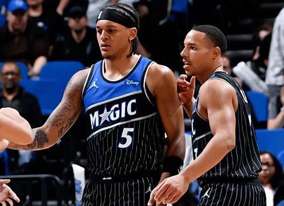 米切尔45+4+4+5三分！骑士逆转双杀魔术夺4连胜 班凯罗37+10